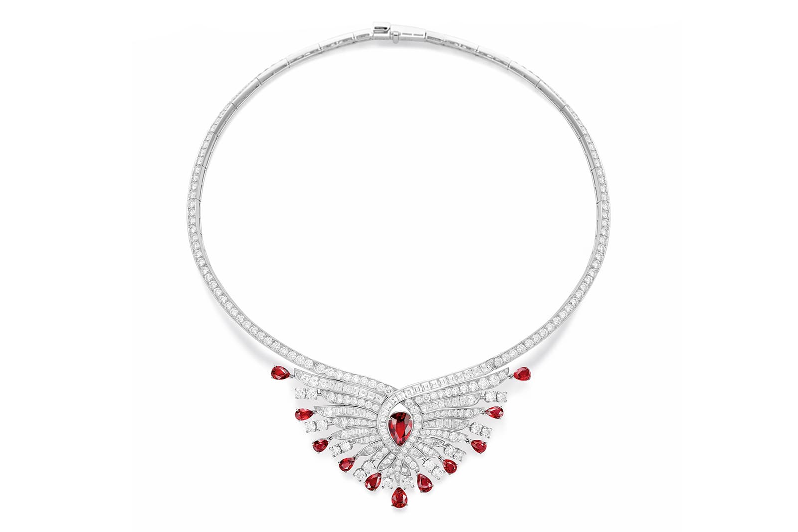  The Piaget Blazing Night necklace from the Extraordinary Lights High Jewellery Collection contains 12 pear-shaped rubies from Mozambique and Thailand