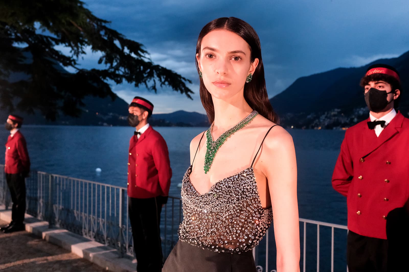  A model wears the Cartier Alaxoa emerald necklace from the Sixième Sens par Cartier High Jewellery Collection at a launch event in Lake Como, Italy 