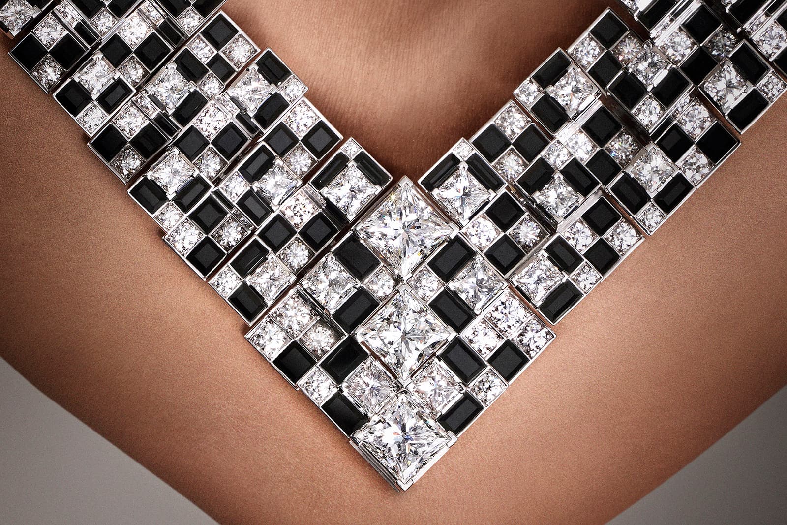  The Cartier Meride necklace from the Sixième Sens par Cartier High Jewellery Collection with its distinctive checkerboard pattern
