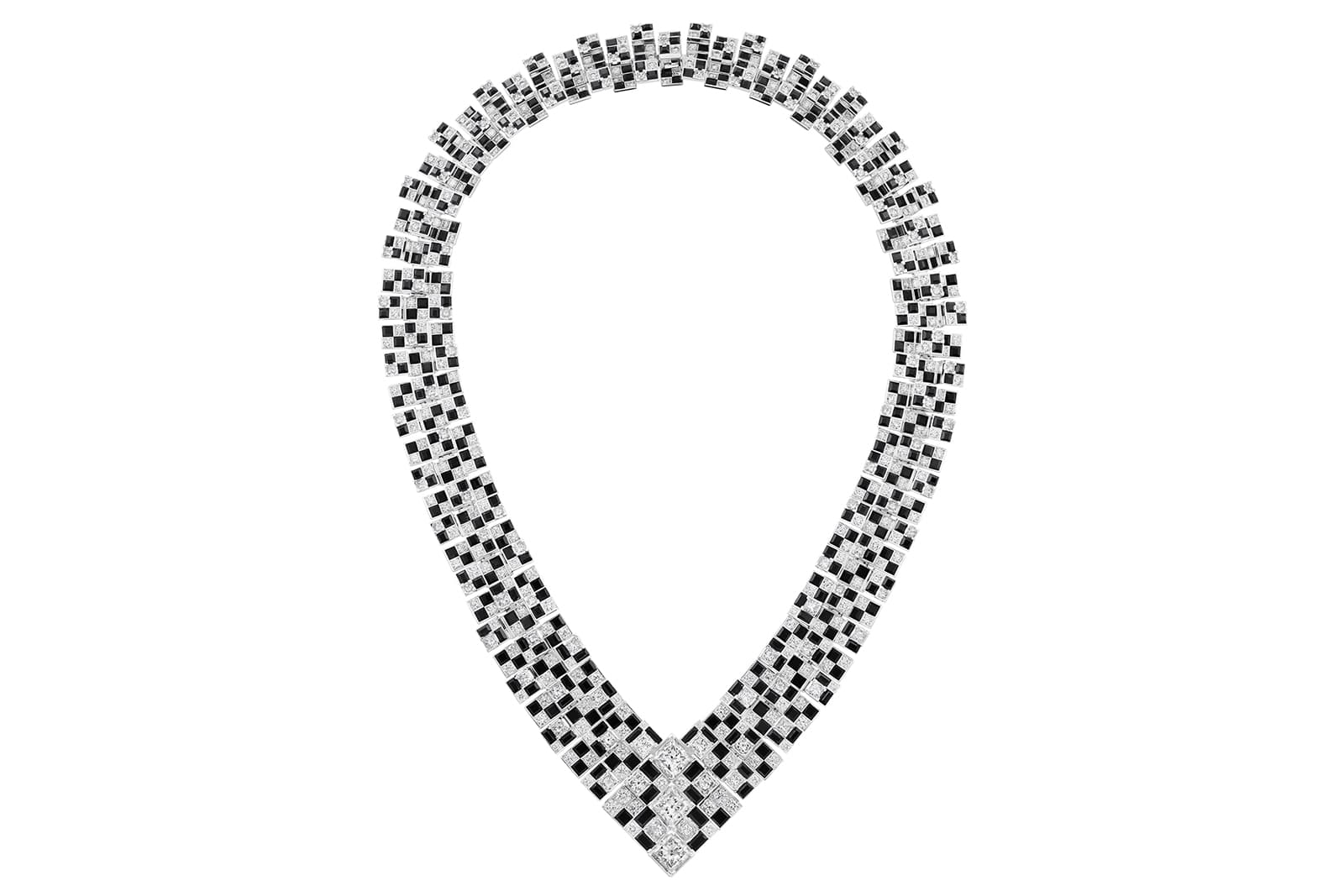  The Cartier Meride necklace from the Sixième Sens par Cartier High Jewellery Collection has a three-dimensional optical effect