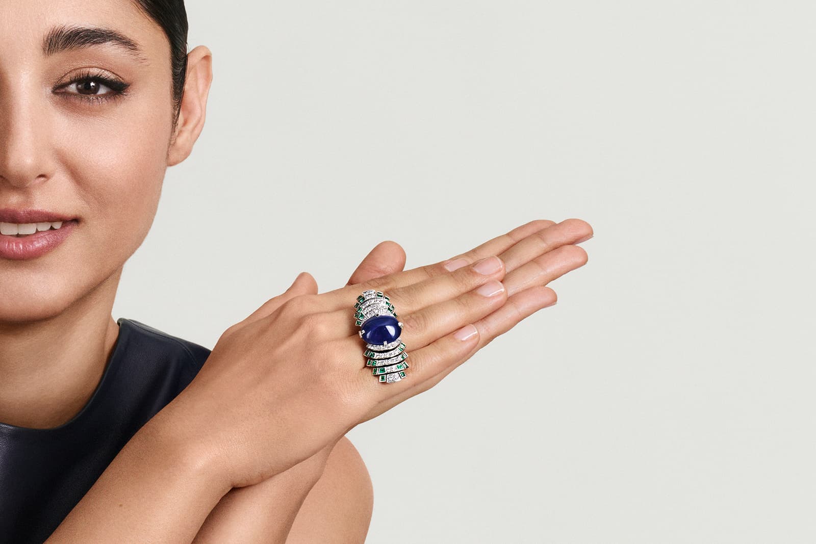 The Cartier Parhelia ring in the Sixième Sens par Cartier High Jewellery Collection echoes the ‘Peacock motif’ and emerald-sapphire colour palette beloved by Louis Cartier
