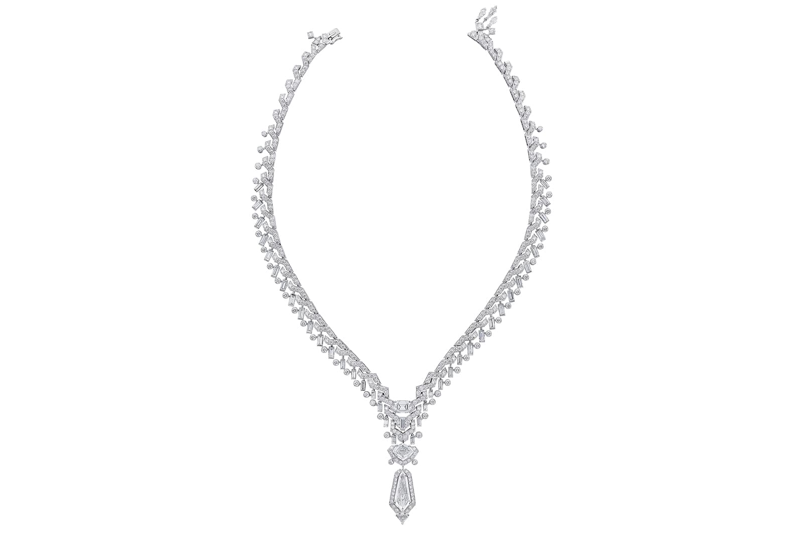  The Cartier Coruscant diamond necklace from the Sixième Sens par Cartier High Jewellery Collection contains six different diamond cuts 
