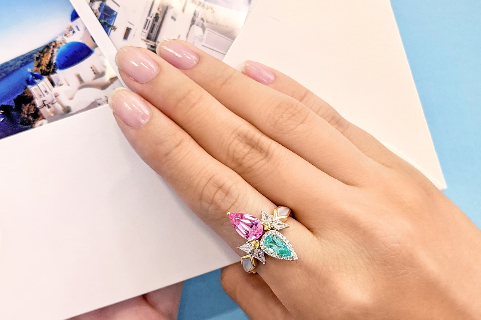  MADLY cocktail ring with a pear-shaped Paraiba tourmaline and pink sapphire