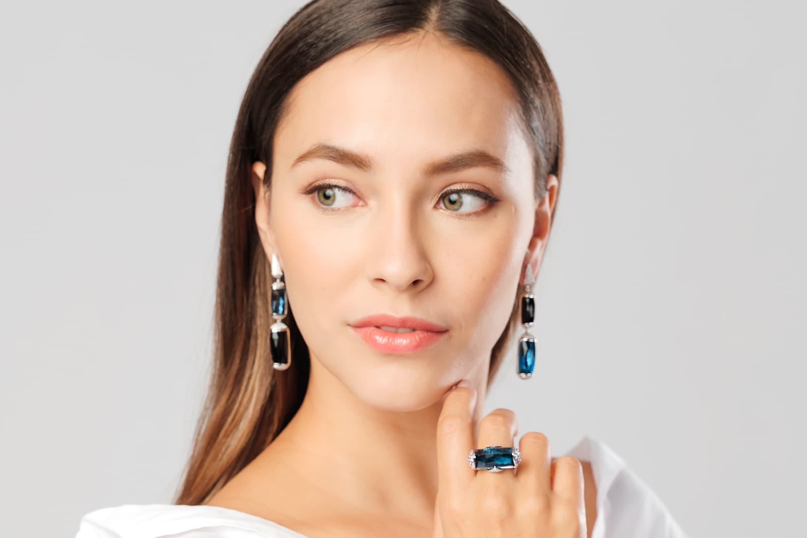  A model wears London blue topaz and black onyx pieces from the Sunita Nahata Happy Moods collection