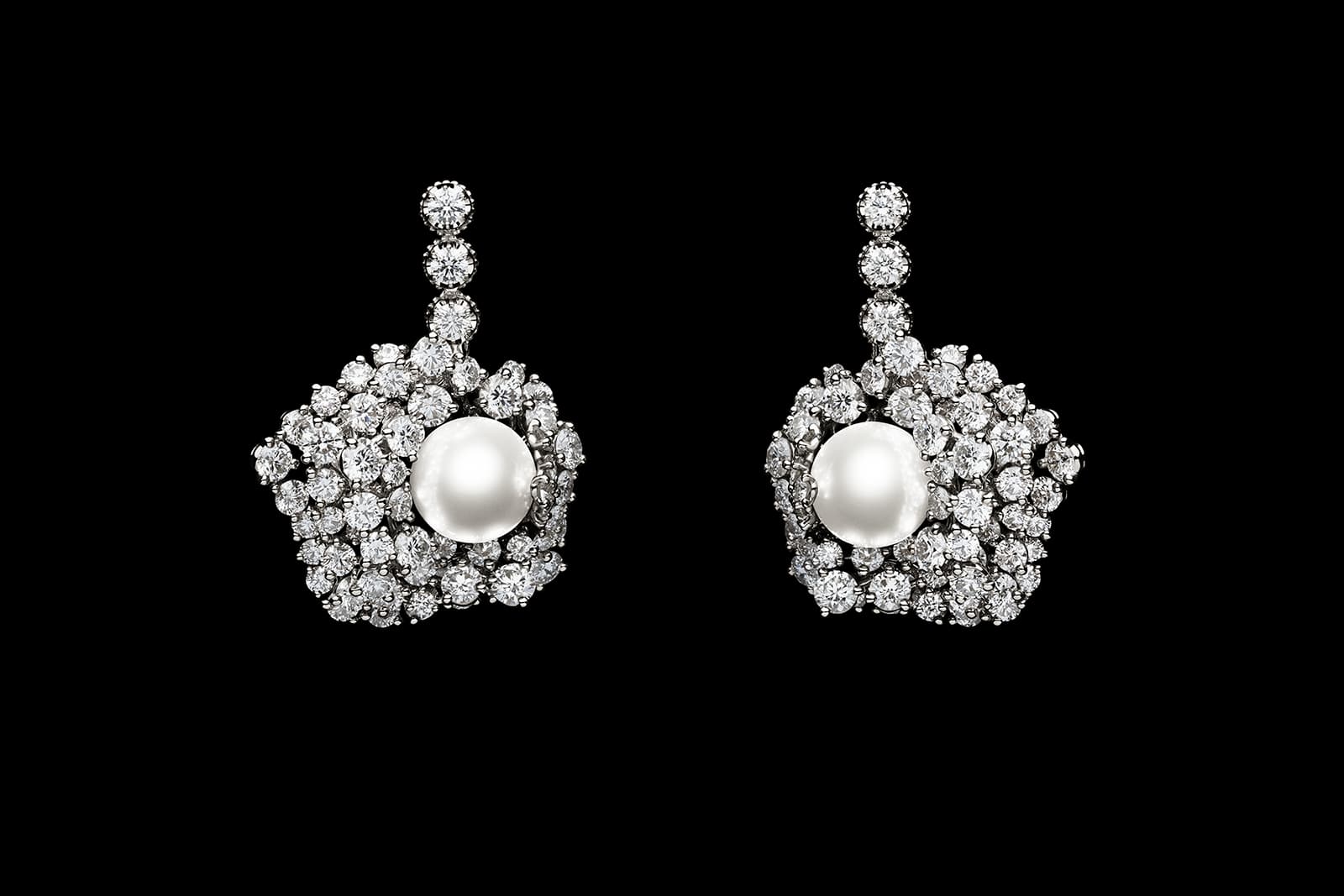  Dior Rose Rose Futuriste White Pearl earrings in white gold, diamonds and white cultured pearls