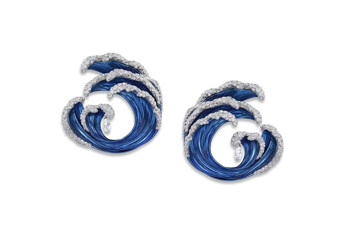  Chopard ´Water’ earrings in ethical Fairmined-certified 18-k white gold and titanium set with two diamond briolettes and brilliant-cut diamonds with a total weight of nearly 17 carats