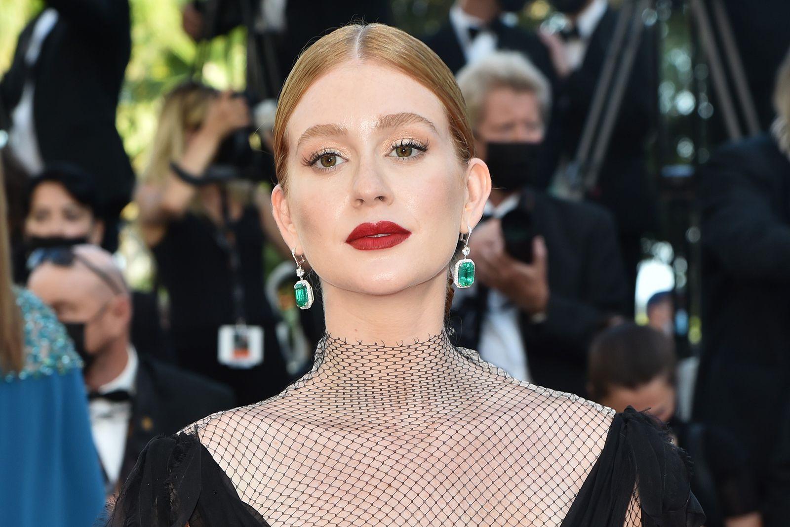  Brazilian Actress Marina Ruy Barbosa in a pair of Chopard 18k white gold earrings with octagonal step-cut emeralds totalling 33.92 carats and diamonds