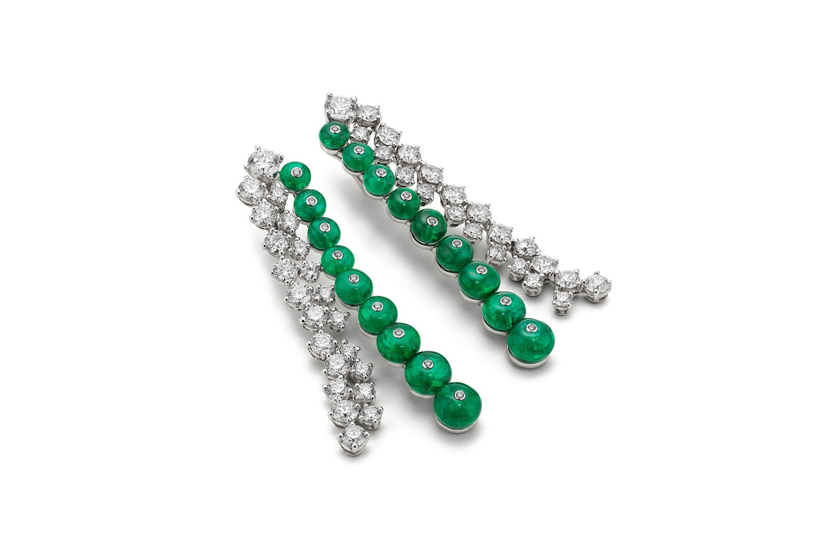  Bulgari Magnifica Emerald Riviere High Jewellery earrings with 18 emerald beads of 25.48 carats and diamonds