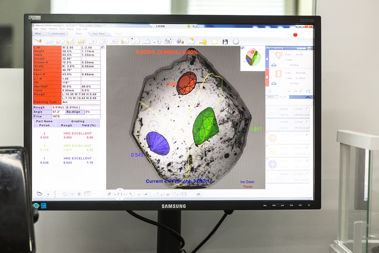  Planning the perfect cut - the Sarine Diamond Journey relies on sophisticated Sarine technology to map and plot each diamond