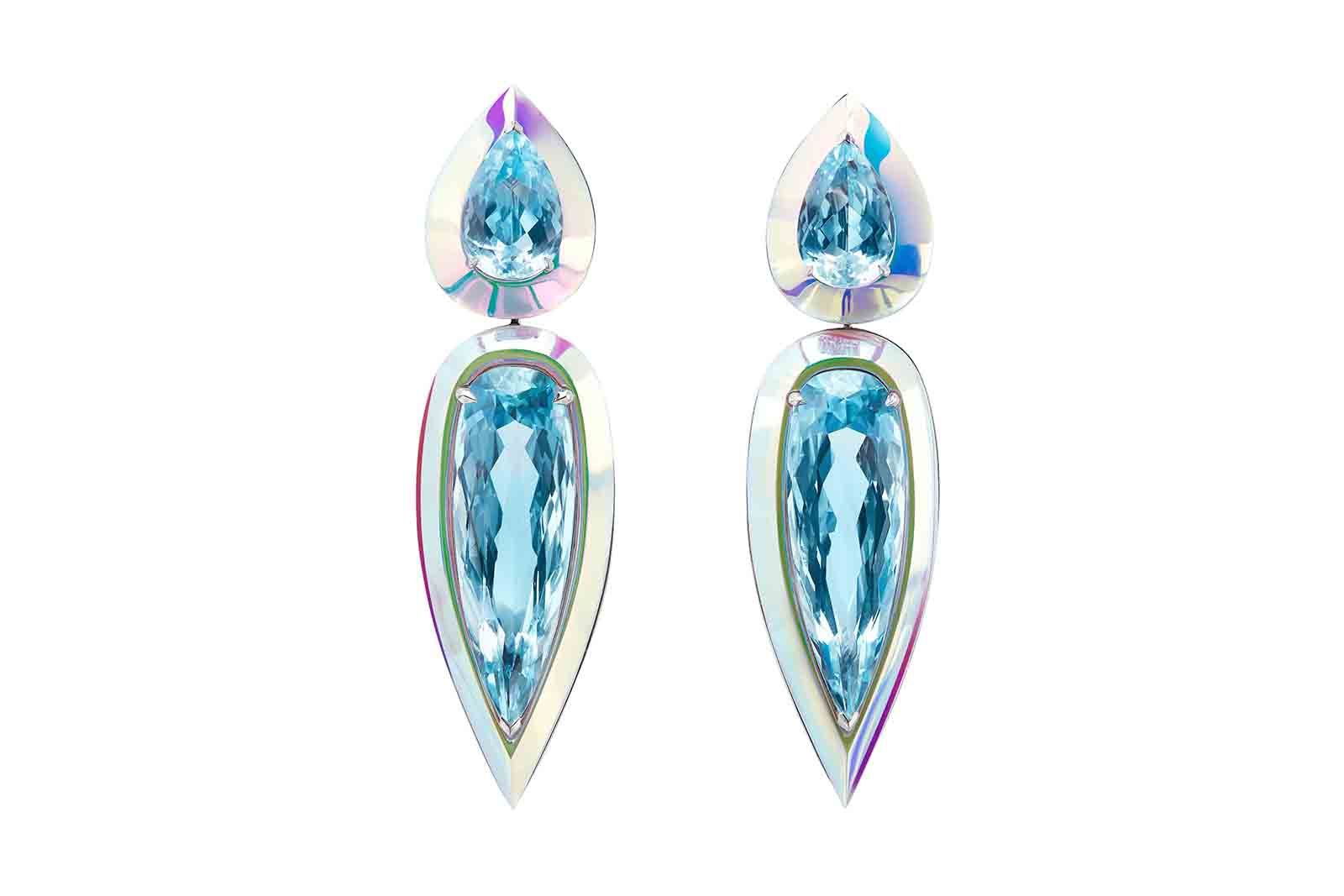  Laser earrings with four pear-shaped aquamarines and holographic ceramic in white gold from the Boucheron Holographique High Jewellery collection