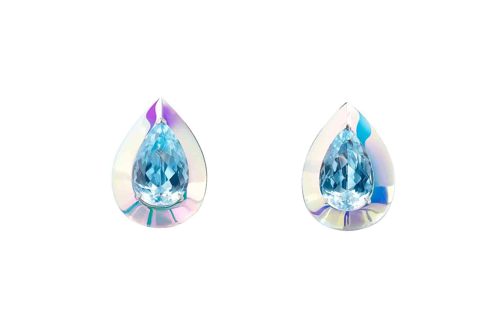  The Laser earrings from the Boucheron Holographique High Jewellery collection can be worn as studs or as pendant earrings