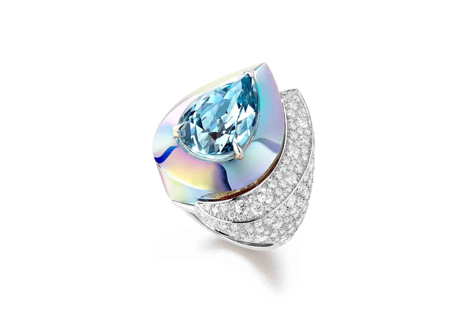  Laser ring with an 11.88 carat pear-shaped aquamarine, holographic ceramic and diamonds in white gold from the Boucheron Holographique High Jewellery collection