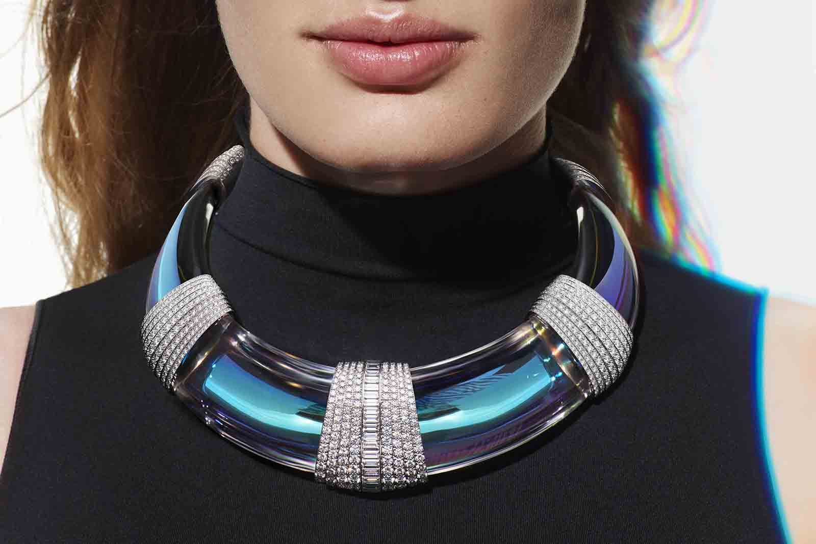 Halo necklace with holographic rock crystal and diamonds in white gold from the Boucheron Holographique High Jewellery collection