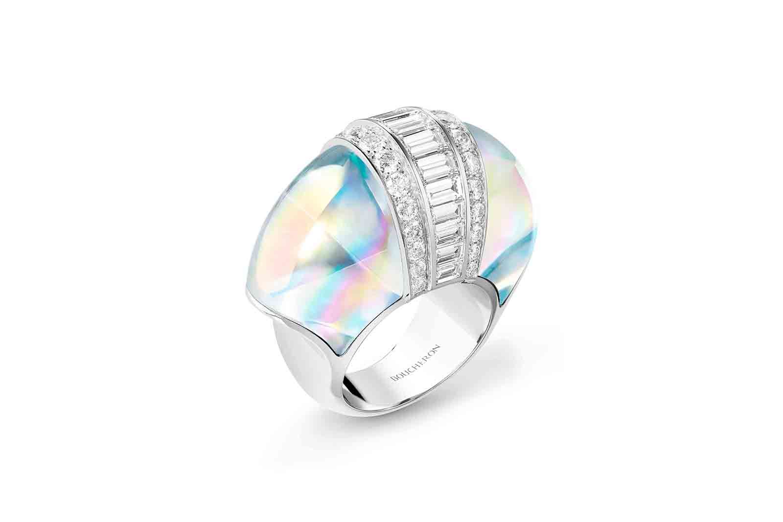  Halo ring with holographic rock crystal and diamonds in white gold from the Boucheron Holographique High Jewellery collection