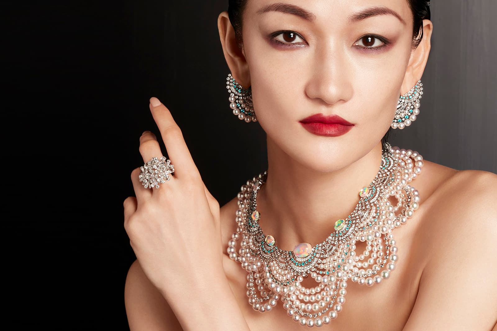 Колье и серьги Mikimoto из коллекции The Japanese Sense of Beauty с опалами, жемчугом и бриллиантами