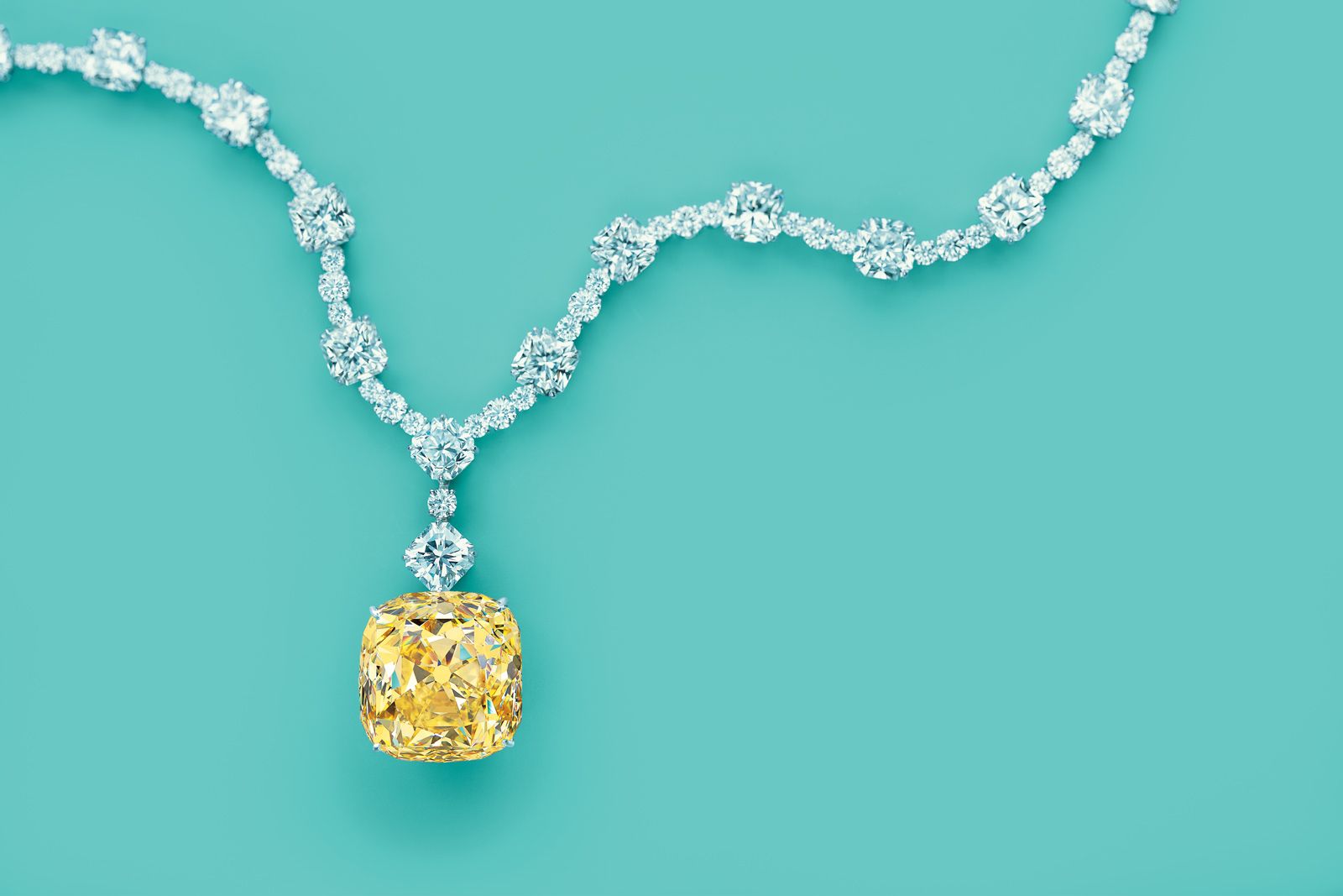 The Tiffany Diamond necklace in platinum featuring a 128.54-carat fancy yellow diamond with 16 cushion-cut diamonds of over 80 total carats and 46 round brilliant diamonds of over 15 total carats