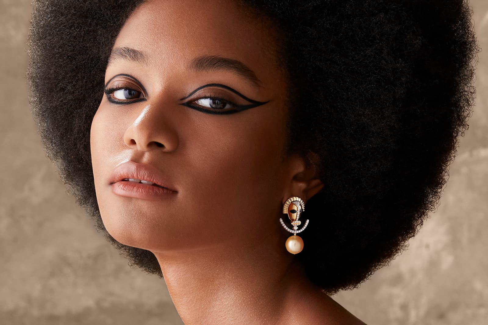 Matturi Fine Jewellery Nomoli Totem ARC earrings with diamonds, black onyx and light golden South Sea pearls in 18k yellow gold
