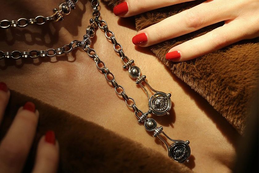 Elie Top Diamonds Deux Gouttes chain necklace from the Mécaniques Célestes Collection with white and black diamonds in 18k yellow gold and distressed silver