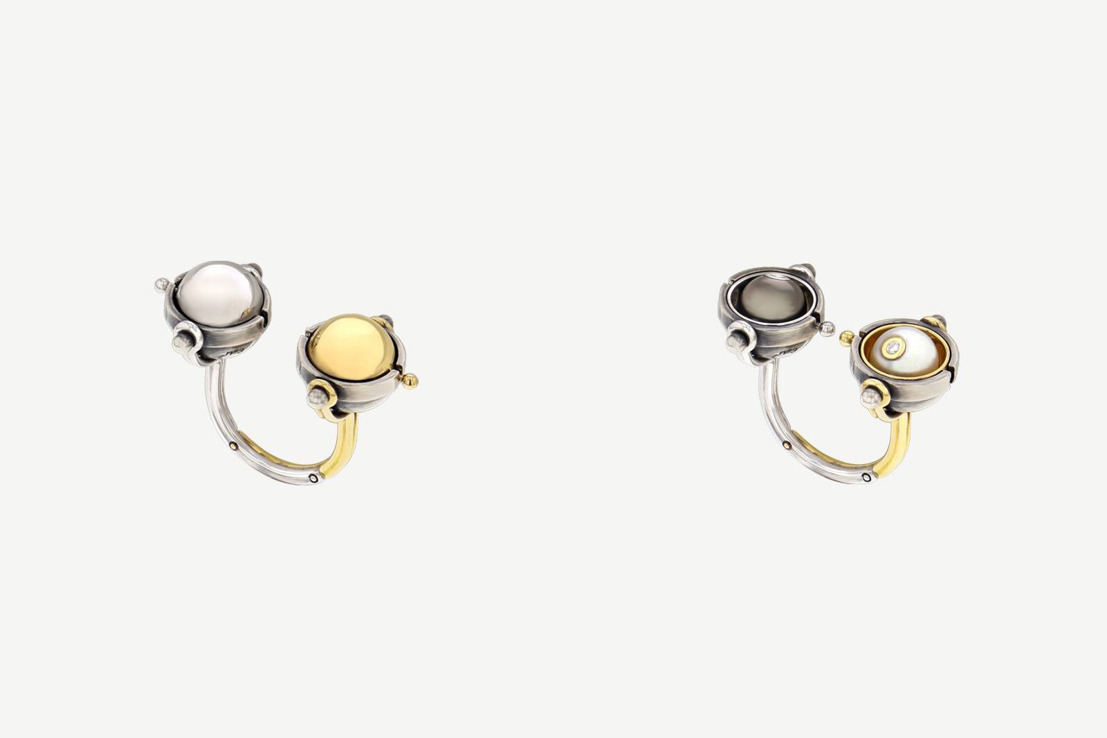  Elie Top Toi&Moi ring with a Tahitian and Akoya pearl and diamonds, set in 18k yellow gold and distressed silver