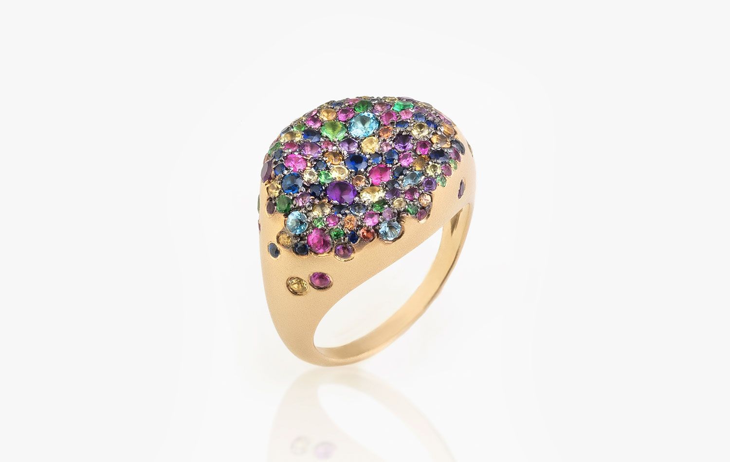  Nada Ghazal Baby Malak Original Bonbon Round ring in 18k yellow gold with 2.25 carats of multi-coloured sapphire
