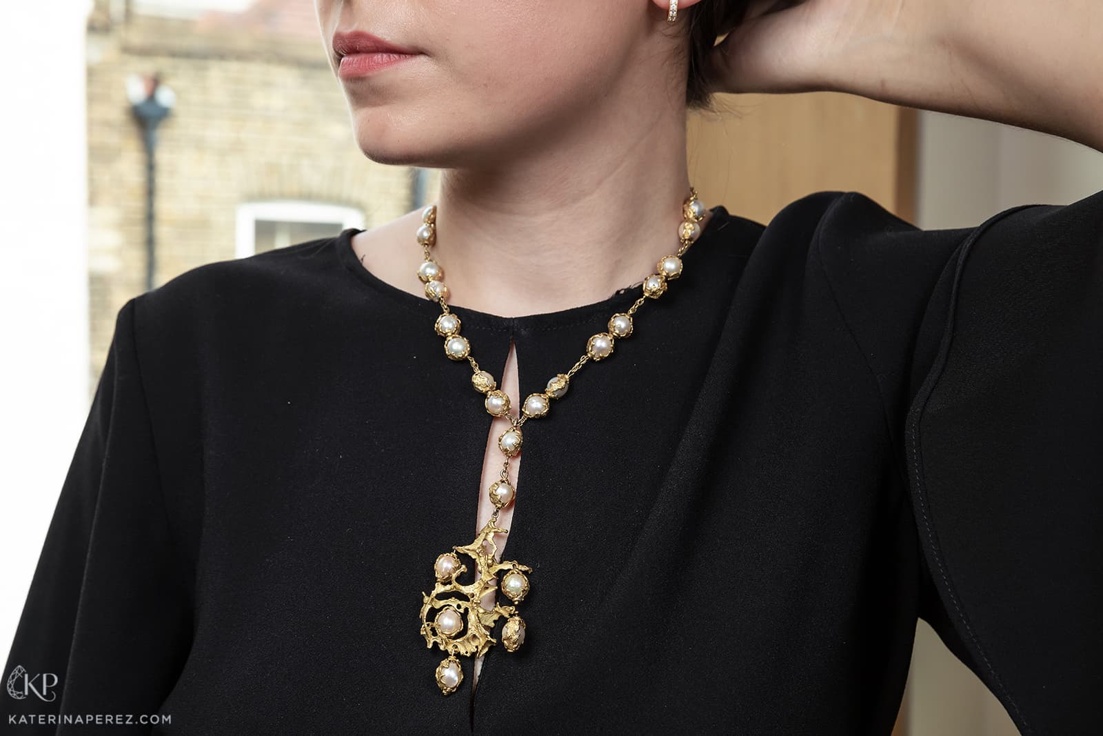  Charles De Temple ‘Wrapped’ cultured pearl necklace, circa 1970, featured in the Bonhams London Jewels auction of September 2021