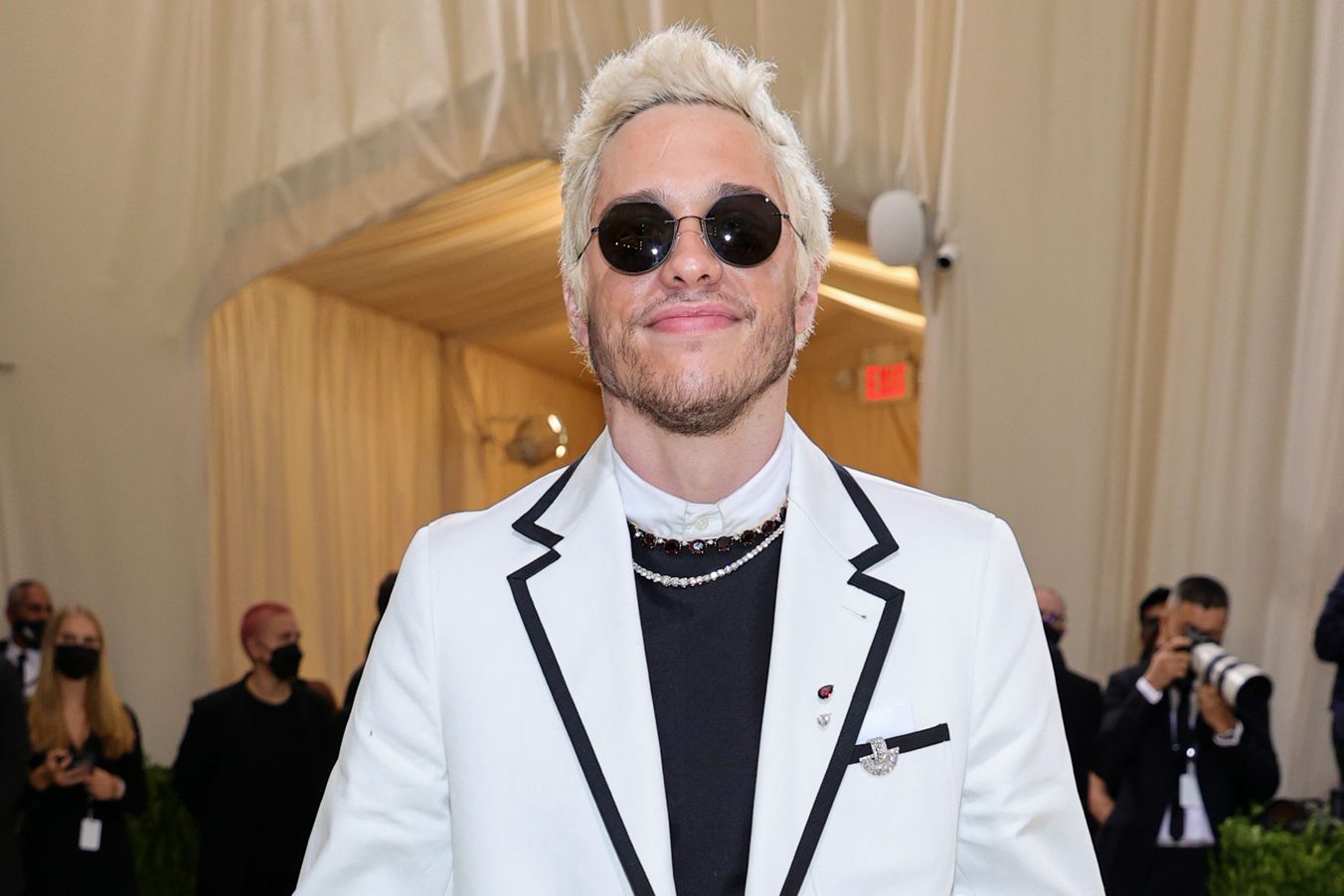  Comedian Pete Davidson at the Met Gala 2021 wearing diamonds by Fred Leighton and Kwiat