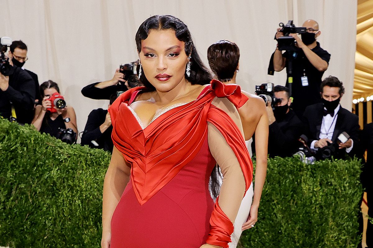  Model Paloma Elsesser at the Met Gala 2021 wearing jewellery by Ana Khouri 
