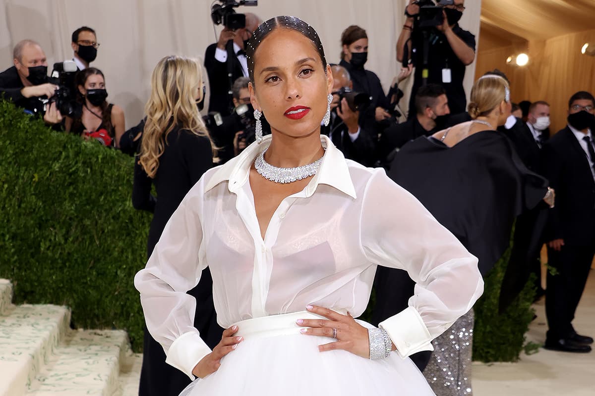 Singer Alicia Keys at the Met Gala 2021 in a diamond necklace and earrings by Van Cleef & Arpels 