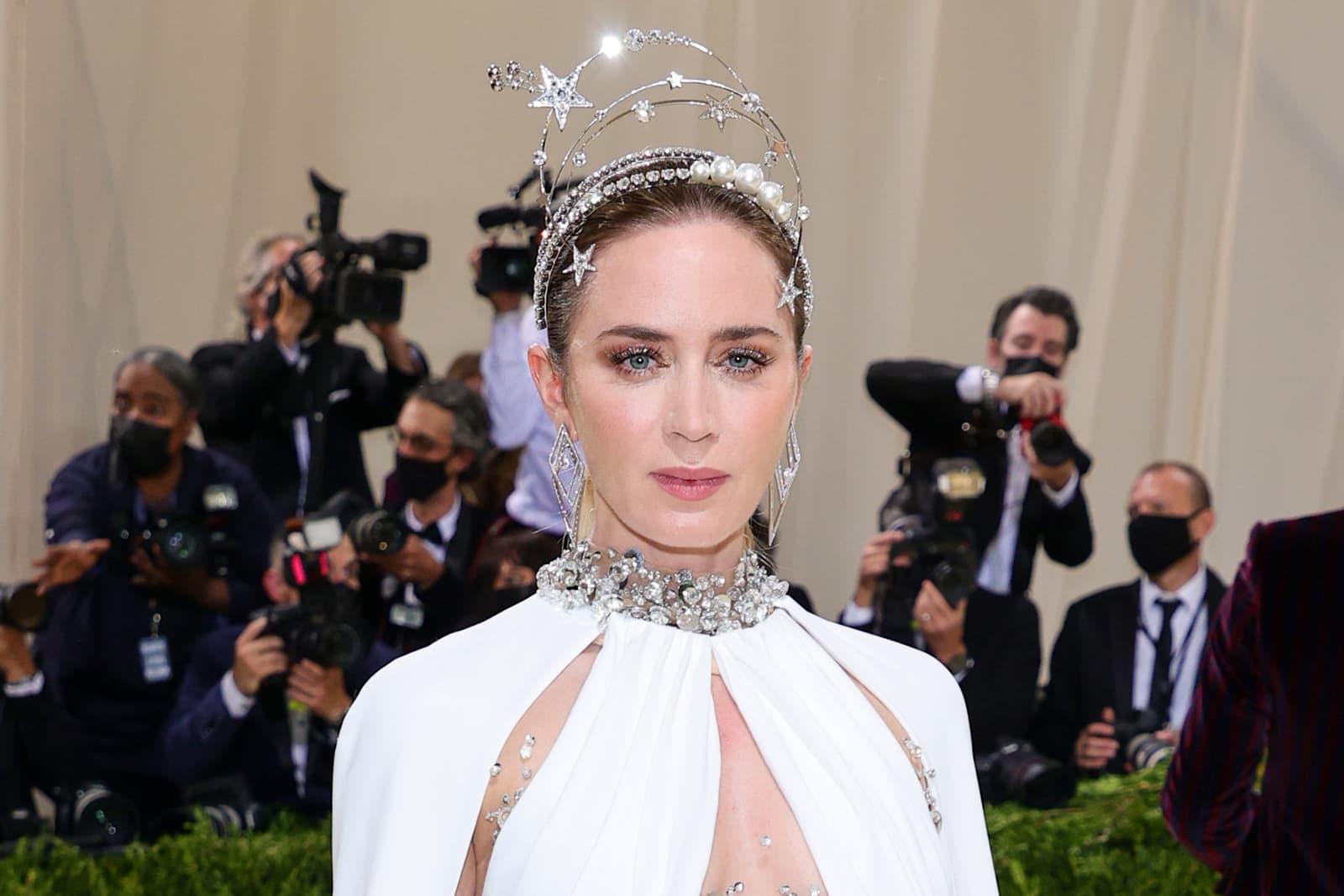  Actress Emily Blunt at the Met Gala 2021 in diamond jewellery by Messika 