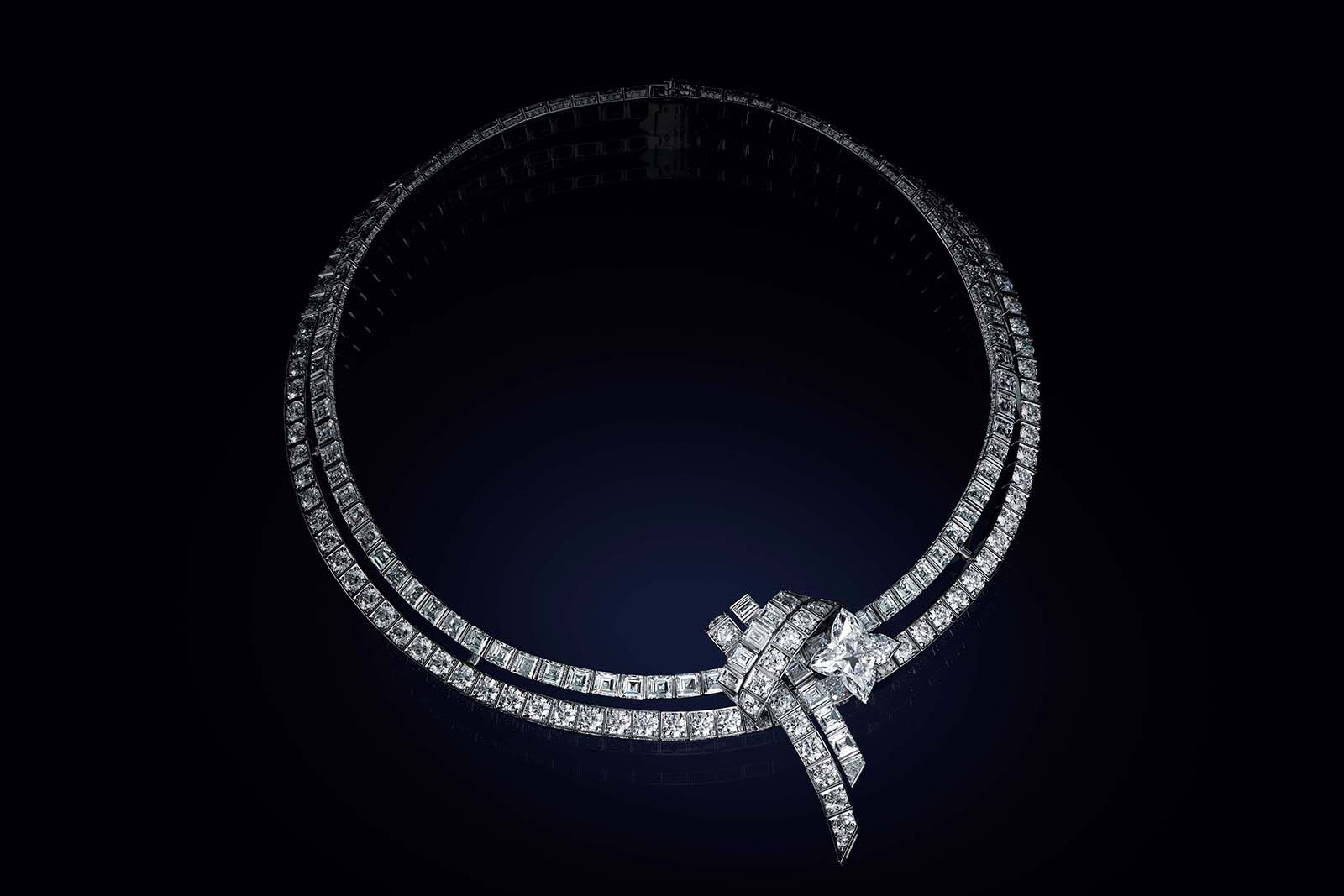  La Star du Nord necklace from the Bravery by Louis Vuitton Collection with a 10.07 carat LV Monogram star-cut diamond, 32.78 carats of custom-cut diamonds and 33.64 carats of brilliant-cut diamonds 