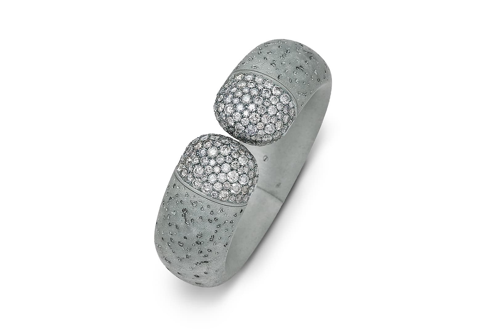  Hemmerle Harmony bangle with diamonds, aluminium, white gold, 2021, courtesy Hemmerle