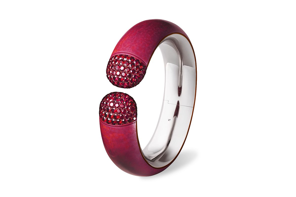 Hemmerle Harmony bangle with spinels, copper, white gold, 2009, V&A permanent collection, courtesy Hemmerle