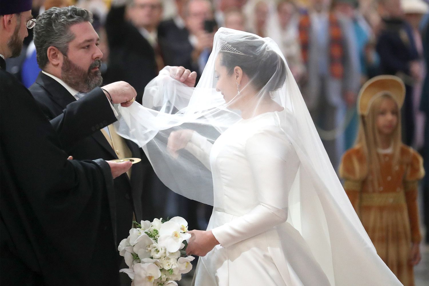  Grand Duke George Mikhailovich, Romanov heir, lifts the veil of his wife Rebecca Victoria Romanovna Bettarini 