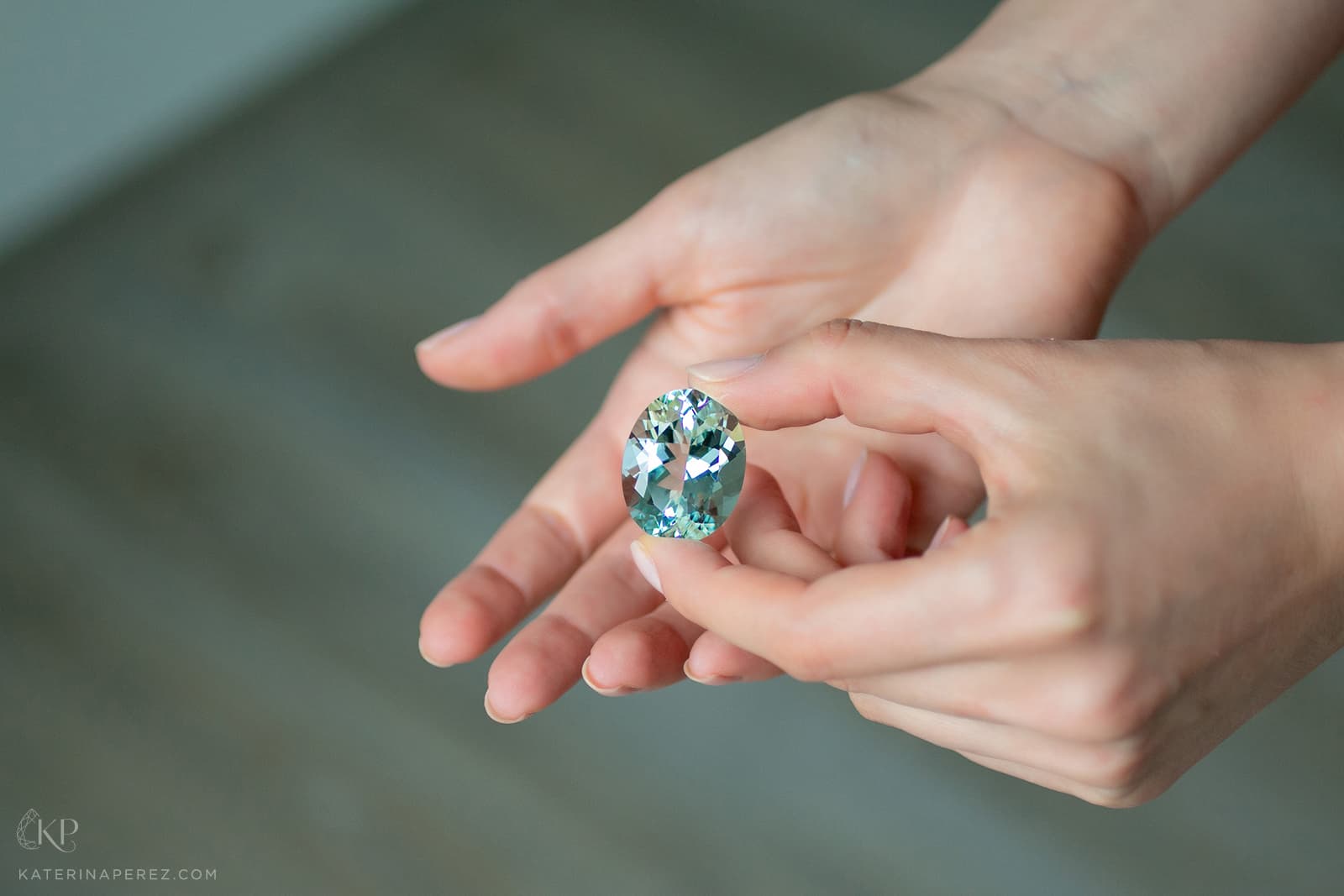  HC Arnoldi oval-shaped green beryl of 25.62 carats 