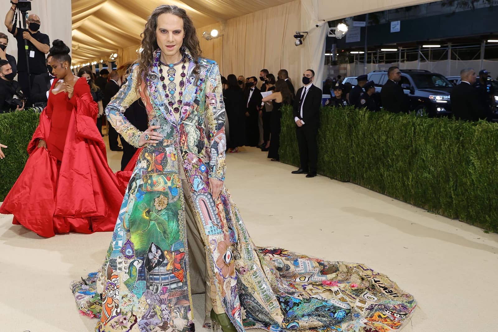  Theatre producer Jordan Roth wears a Rene Boivin amethyst necklace from A La Vieille Russie and a Lydia Courteille necklace to the Met Gala 2021