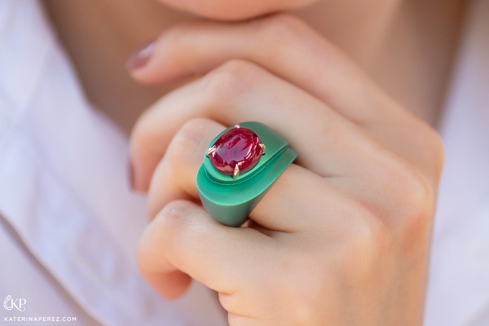  Philippe Guilhem Vacy Tytane ring from the Mashandy Collection in mint green titanium with an 8.62 carat spinel cabochon from Burma