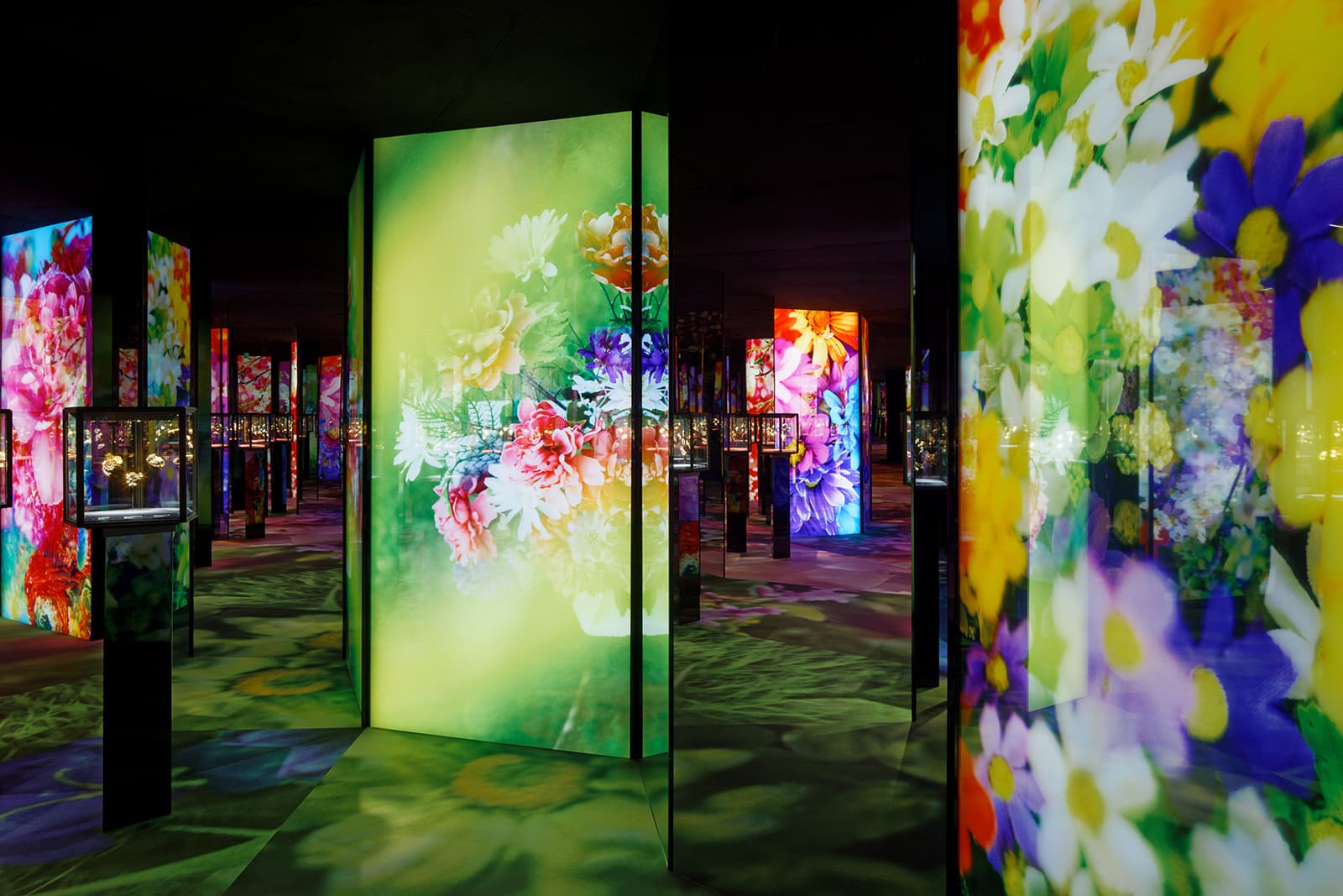  The interior spaces of the Florae exhibition featuring jewels by Van Cleef & Arpels