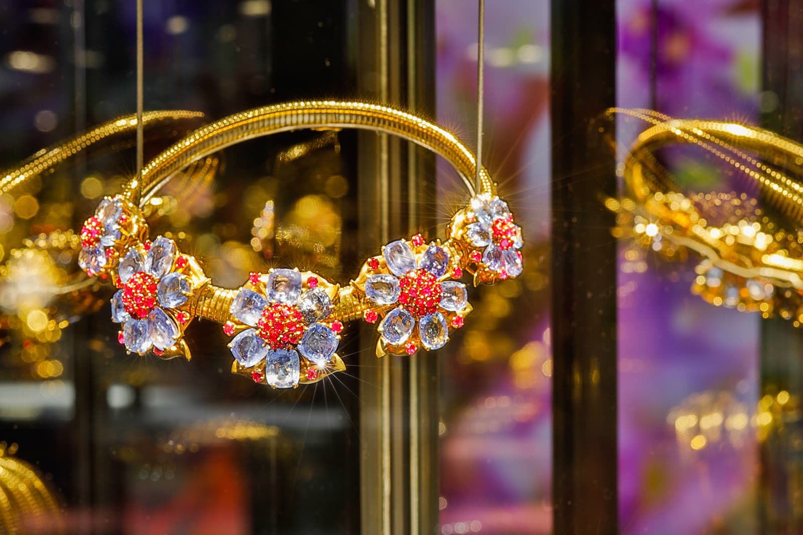  Van Cleef & Arpels Flower necklace with detachable clips from 1940, presented as part of the Florae exhibition in Paris 