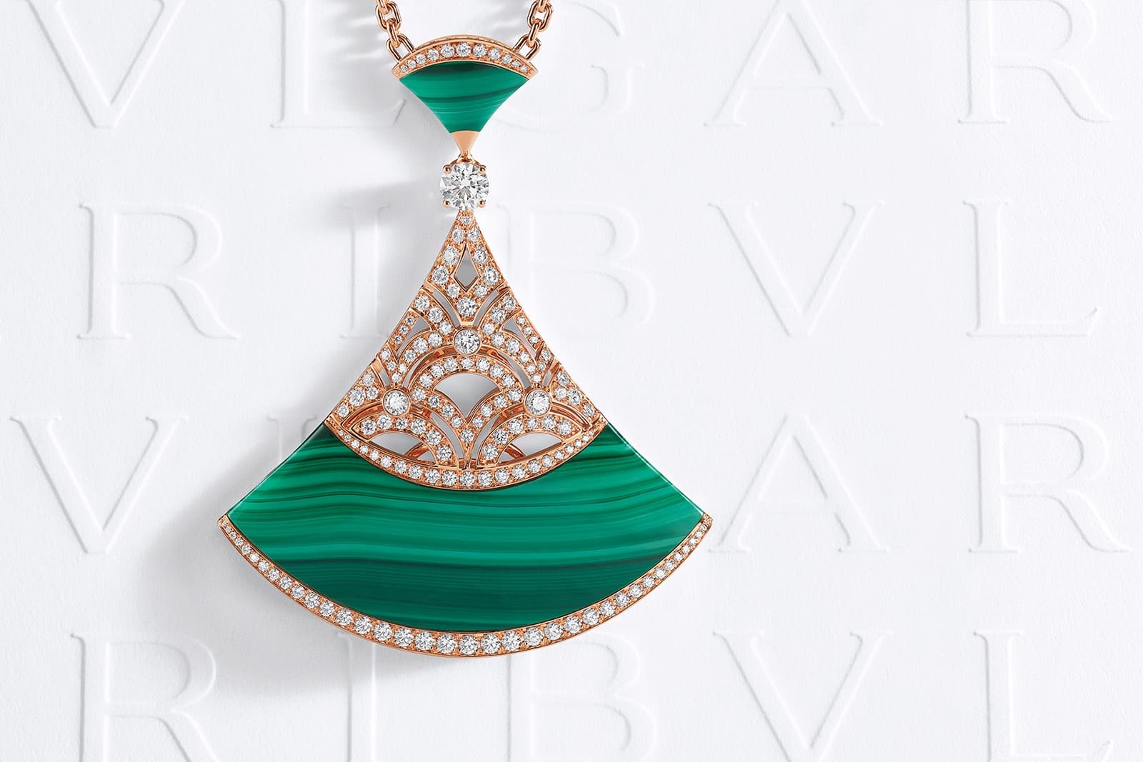 Bulgari Diva's Dream pendant with malachite and diamonds in 18k rose gold