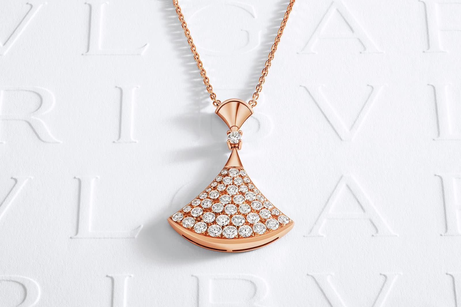  Bulgari Diva's Dream pendant with diamonds in 18k rose gold 