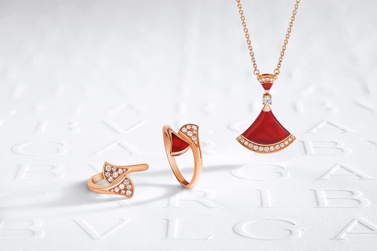 Bulgari Diva's Dream pendant and rings with coral and diamonds in 18k rose gold 