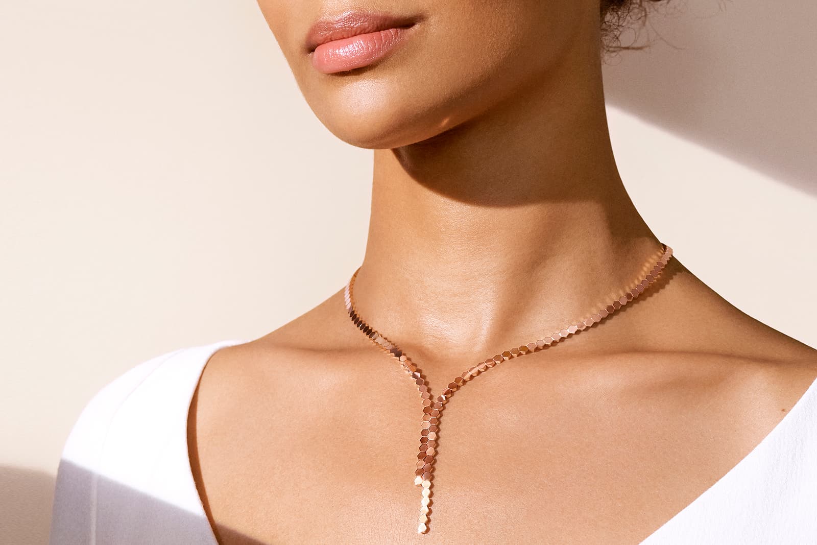  A model wears the Chaumet Bee My Love Y necklace in rose gold 