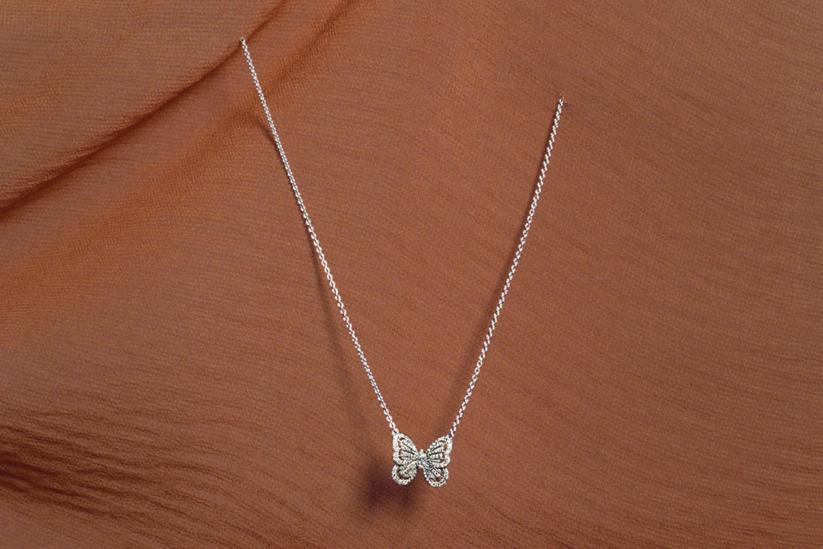  An alternative way to wear the De Beers Butterfly diamond necklace in 18k white gold 