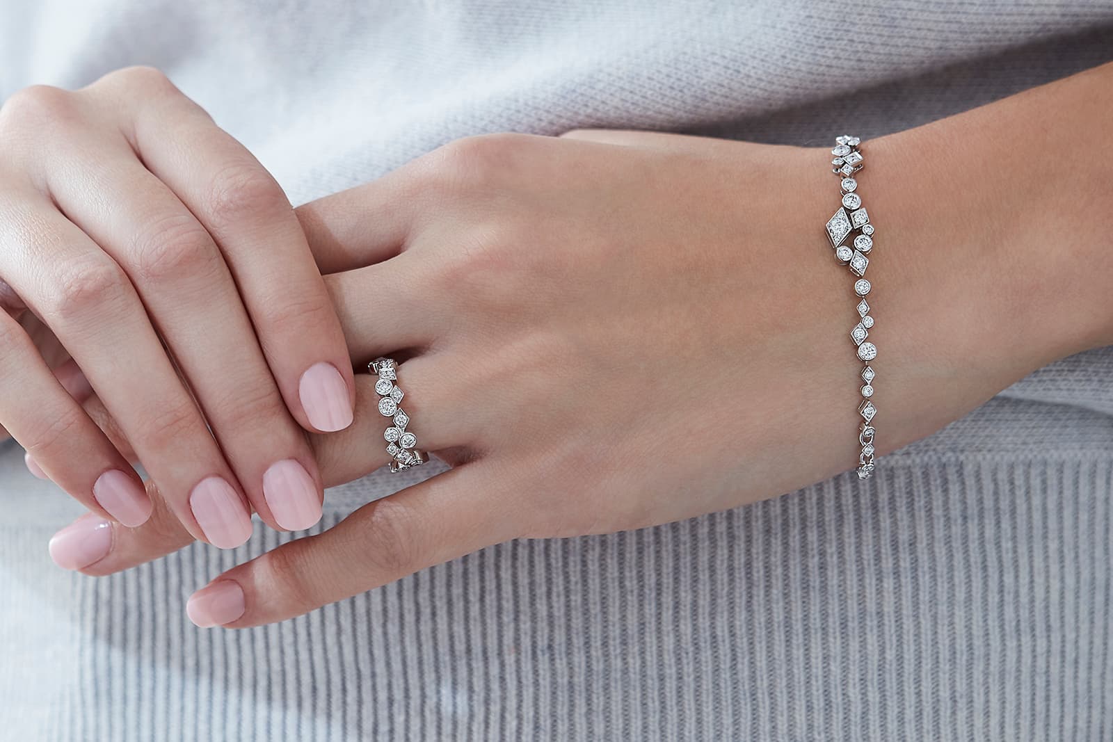  Garrard Albemarle diamond bracelet and ring in 18k white gold 