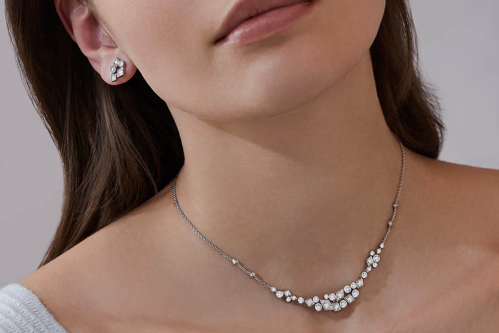  Garrard Albemarle diamond necklace and stud earrings in 18k white gold