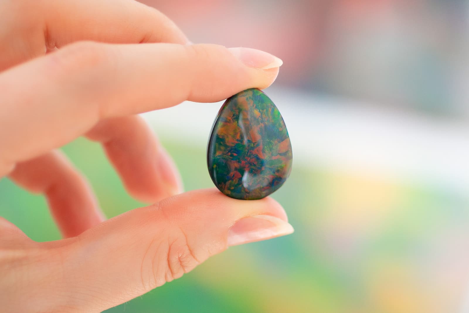  The patterns and colours found in Australian black opal help to determine its value, according to IMAGEM