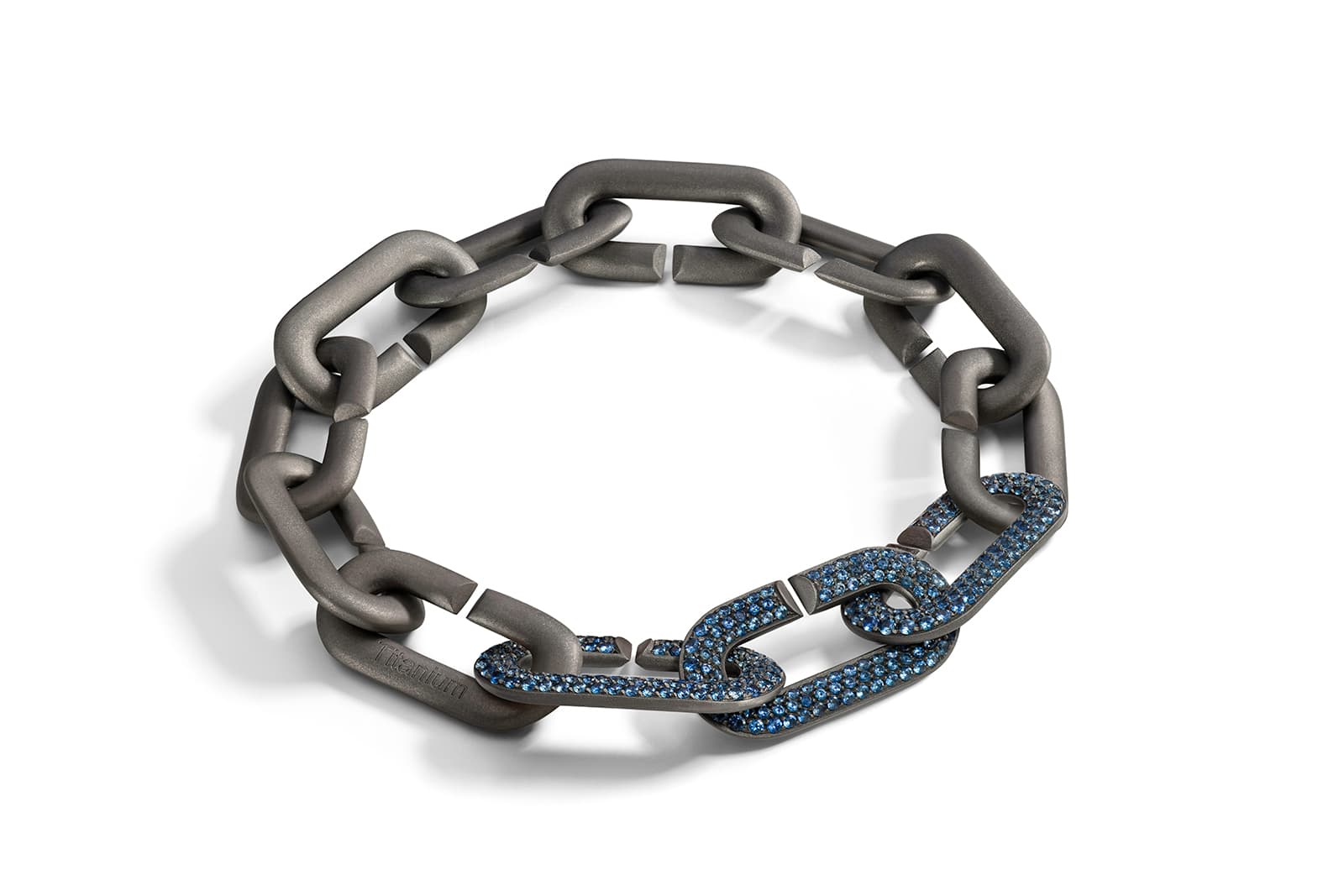 Vhernier Mon Jeu bracelet in titanium with sapphire-set links 