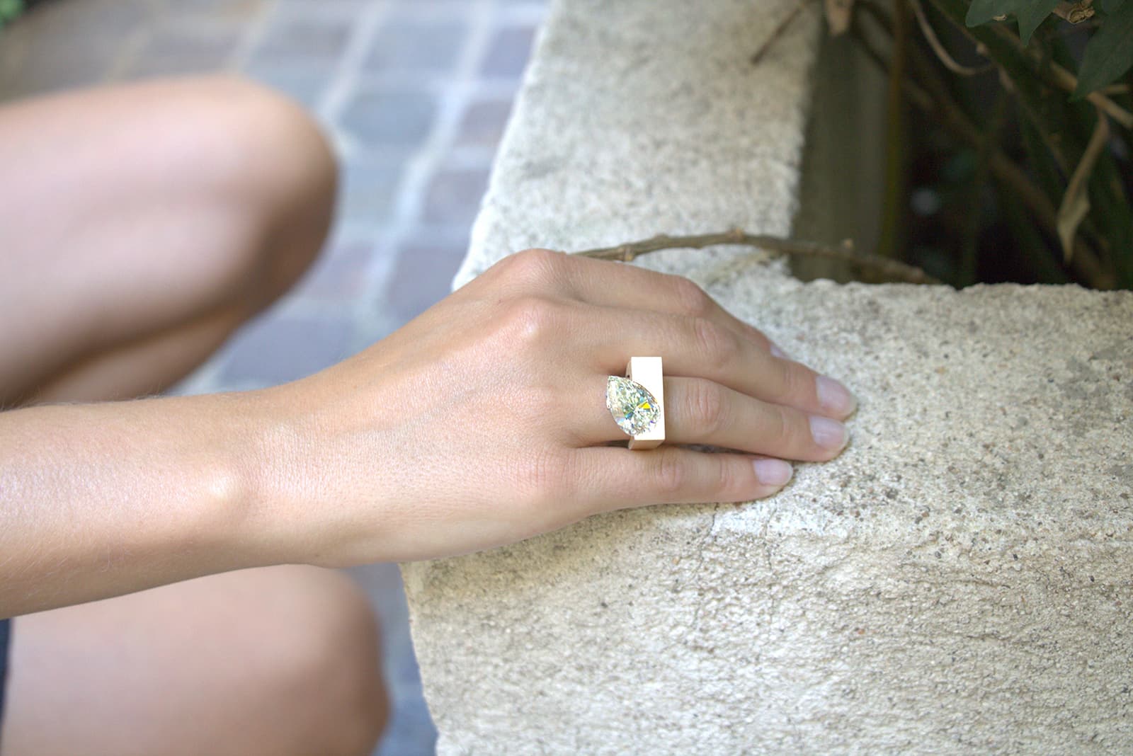 Nuun Jewels pear-cut diamond ring in 18k gold