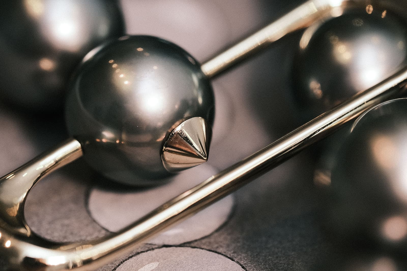  A closer look at the details of a bespoke jewellery piece by Hannah Martin 