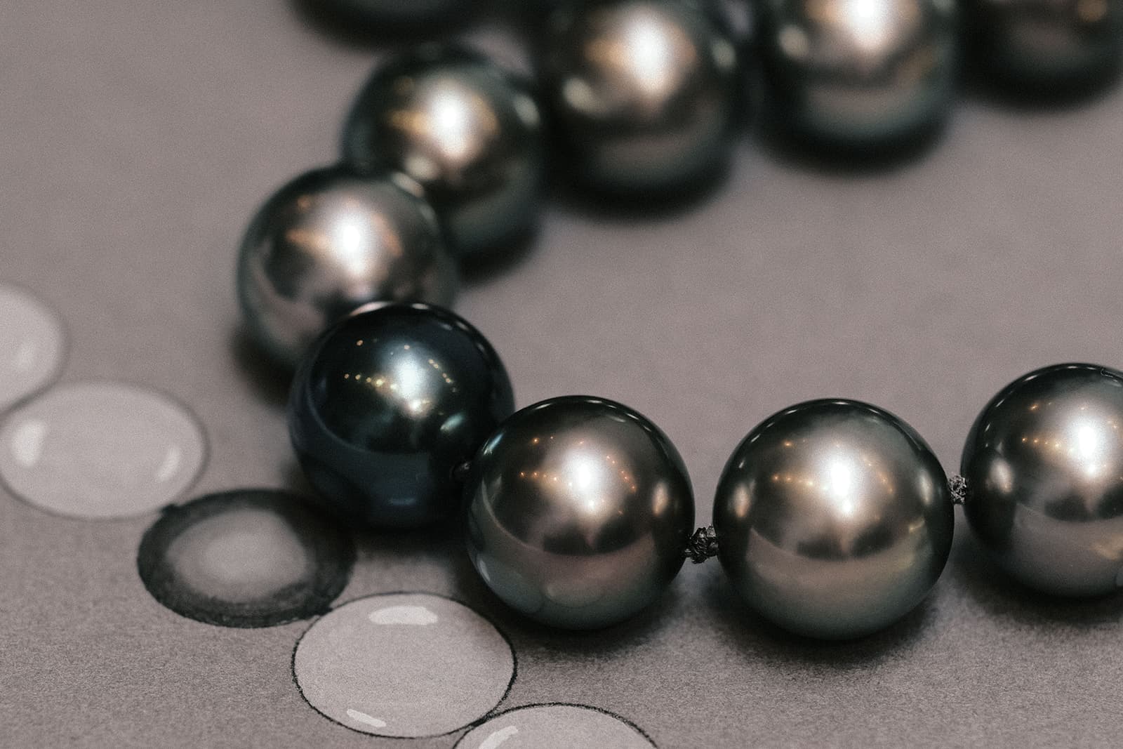 Hand-drawn pearls versus real-life pearls in a bespoke Hannah Martin jewellery piece 